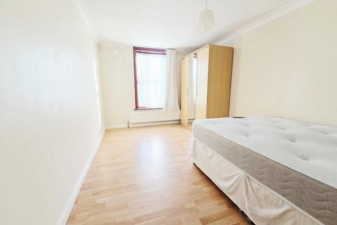 2 bedroom flat to rent, Median Road, Clapton
