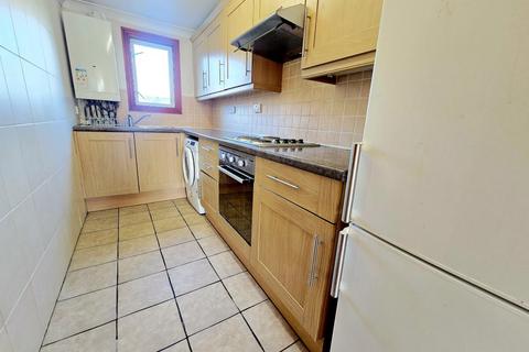 2 bedroom flat to rent, Median Road, Clapton