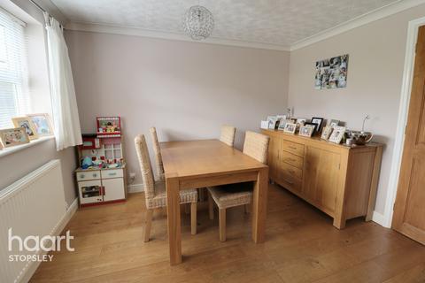 13 Brierley Close, Luton, LU2 8TP