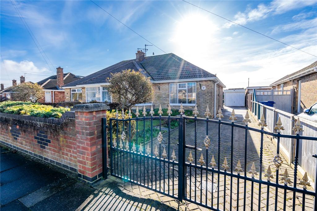 Brian Avenue, Cleethorpes, DN35 2 bed bungalow for sale £165,000