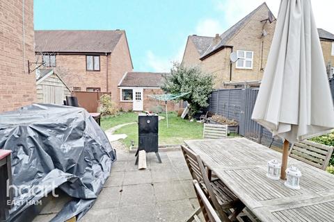 16 Fraser Close, London, E6 5TB