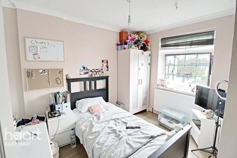 16 Fraser Close, London, E6 5TB