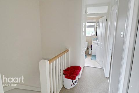 16 Fraser Close, London, E6 5TB