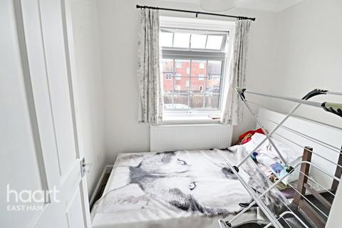 16 Fraser Close, London, E6 5TB