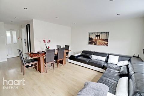 16 Fraser Close, London, E6 5TB