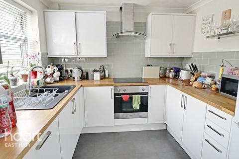 16 Fraser Close, London, E6 5TB