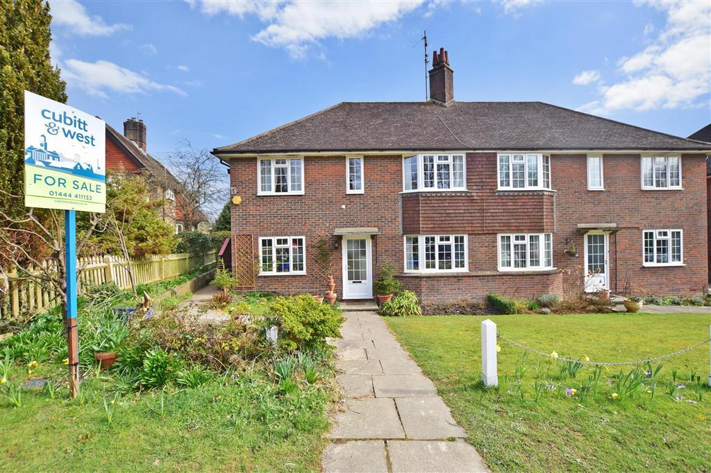 Wickham Way, Haywards Heath, West Sussex 2 bed ground floor flat £270,000