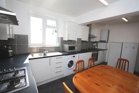 7 bedroom house to rent - Raeburn Avenue, Surbiton KT5