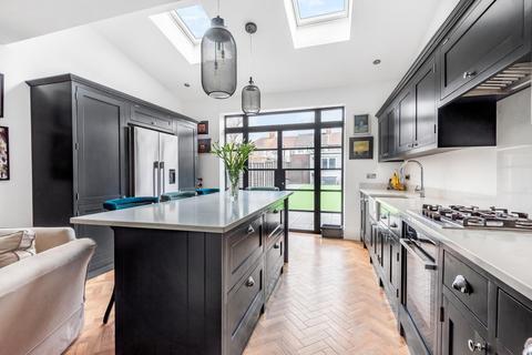 16 Holmdale Road, Chislehurst, BR7 6BZ