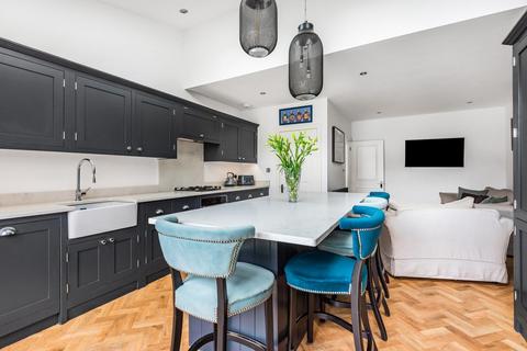 16 Holmdale Road, Chislehurst, BR7 6BZ
