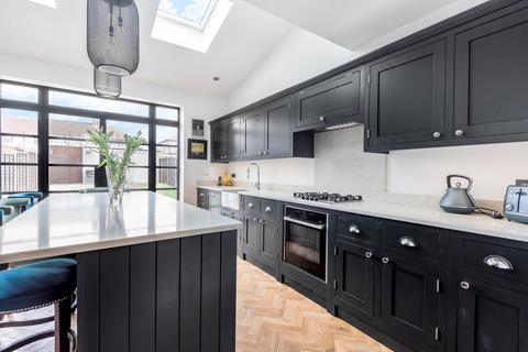 16 Holmdale Road, Chislehurst, BR7 6BZ