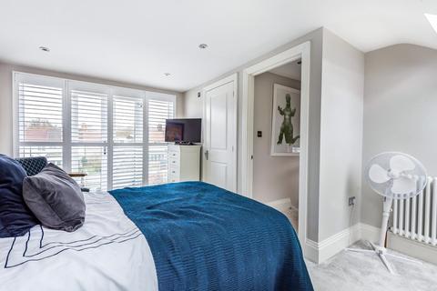 16 Holmdale Road, Chislehurst, BR7 6BZ
