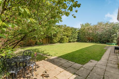 17 Winterbourne, Horsham, RH12 5JW