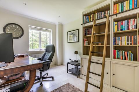 17 Winterbourne, Horsham, RH12 5JW