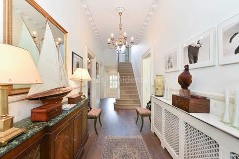 16 Gordon Road, London, W5 2AD