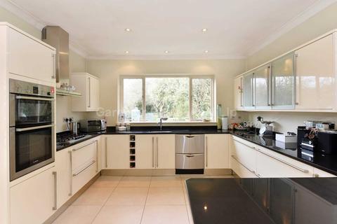 16 Gordon Road, London, W5 2AD