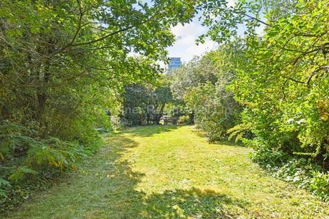 16 Gordon Road, London, W5 2AD
