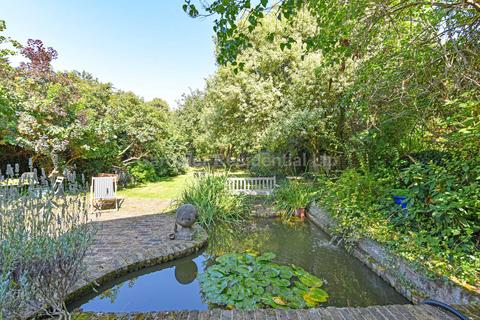 16 Gordon Road, London, W5 2AD