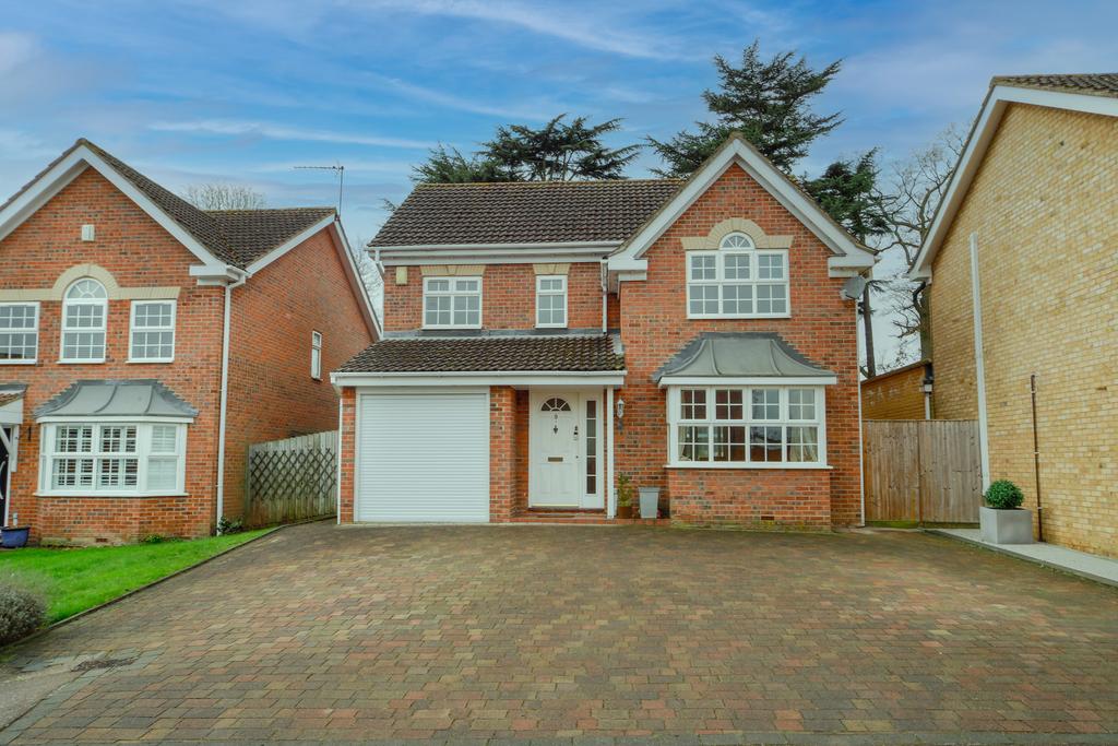 Cattlins Close, EN7 4 bed detached house for sale £719,995
