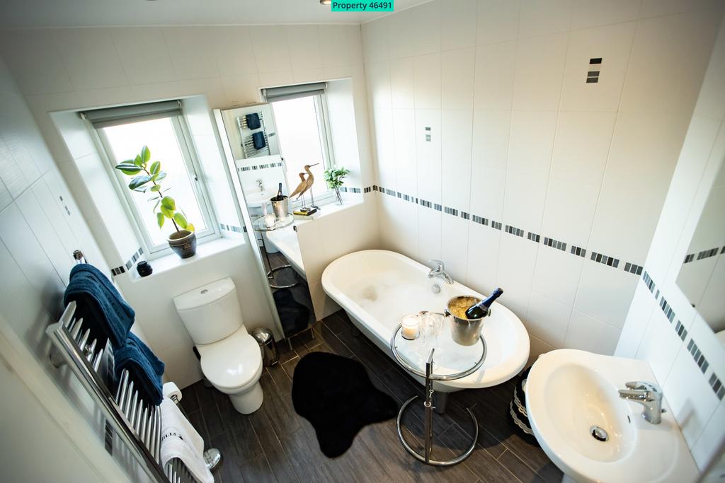 Family Bathroom  dou