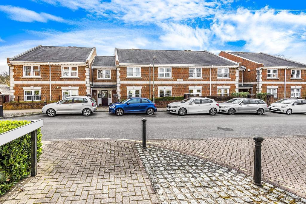 Eaton House, St. Lukes Square, Guildford, GU1 1 bed apartment £235,000