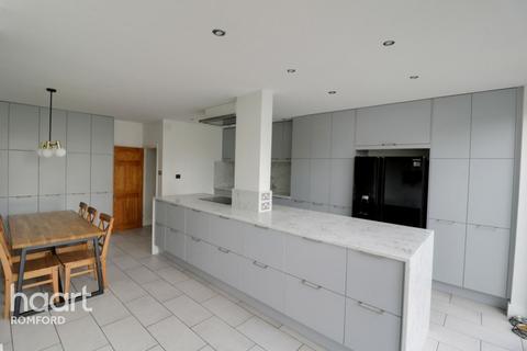 8 Fourth Avenue, Romford, RM7 0UA