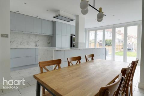 8 Fourth Avenue, Romford, RM7 0UA