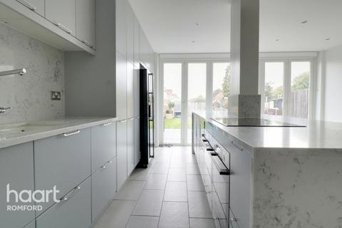 8 Fourth Avenue, Romford, RM7 0UA