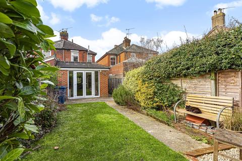 16 Hare Lane, Godalming, GU7 3EE