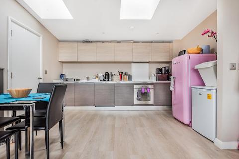 21, Watt Court Multi Way, London, W3 7NX