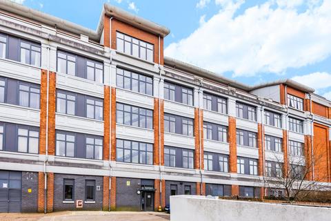 21, Watt Court Multi Way, London, W3 7NX