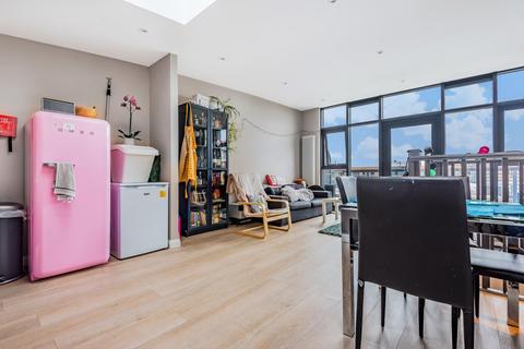21, Watt Court Multi Way, London, W3 7NX