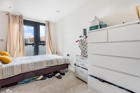 21, Watt Court Multi Way, London, W3 7NX