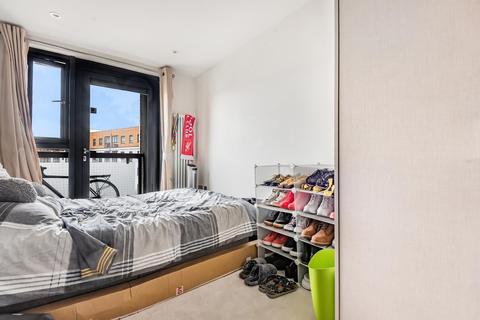 21, Watt Court Multi Way, London, W3 7NX