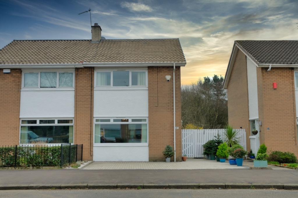 Fleurs Avenue, Dumbreck, Glasgow, G41 5AR 2 bed semidetached house £