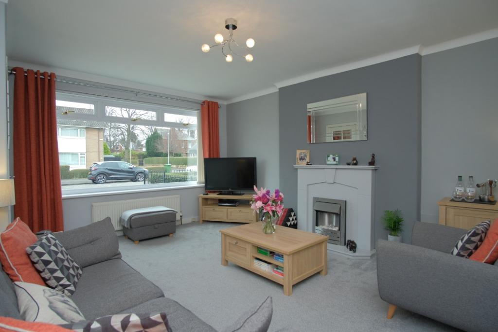 Fleurs Avenue, Dumbreck, Glasgow, G41 5AR 2 bed semidetached house £