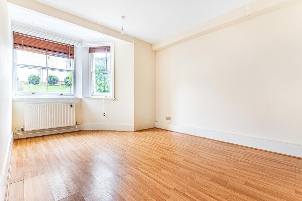 Maple Road, Surbiton 2 bed flat £400,000