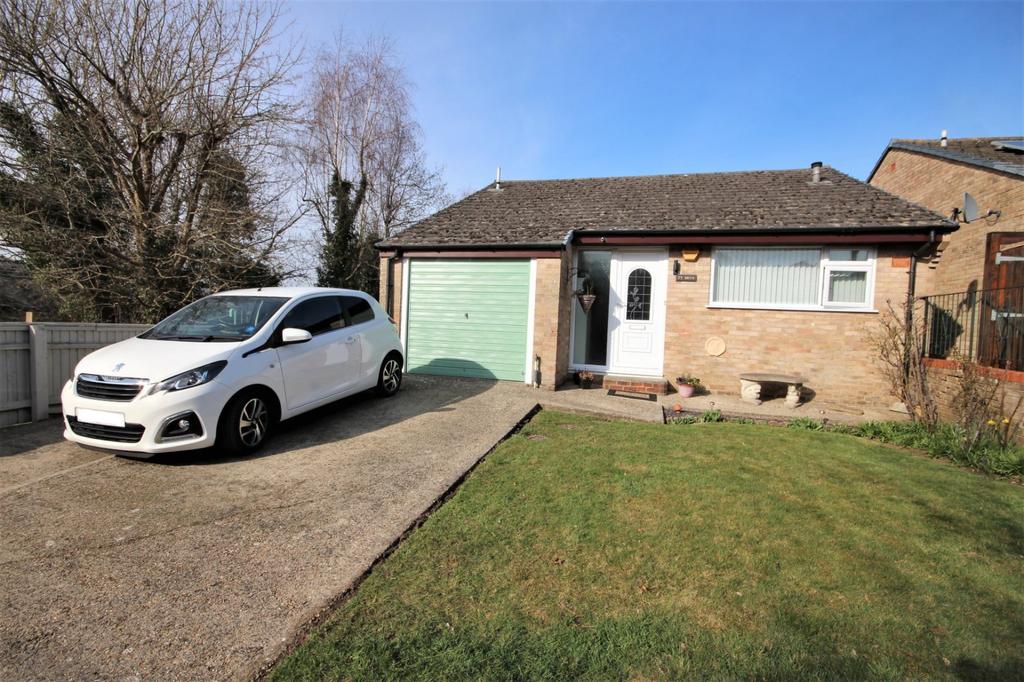 Wyatts Lane, Corfe Mullen, Wimborne, BH21 4 bed detached house £400,000