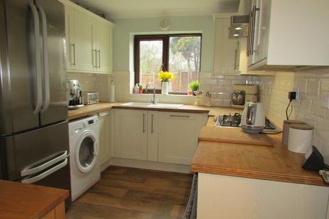 58 Ambleside Gardens, Gunthorpe, Peterborough, PE4 7ZY
