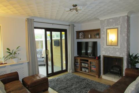 58 Ambleside Gardens, Gunthorpe, Peterborough, PE4 7ZY