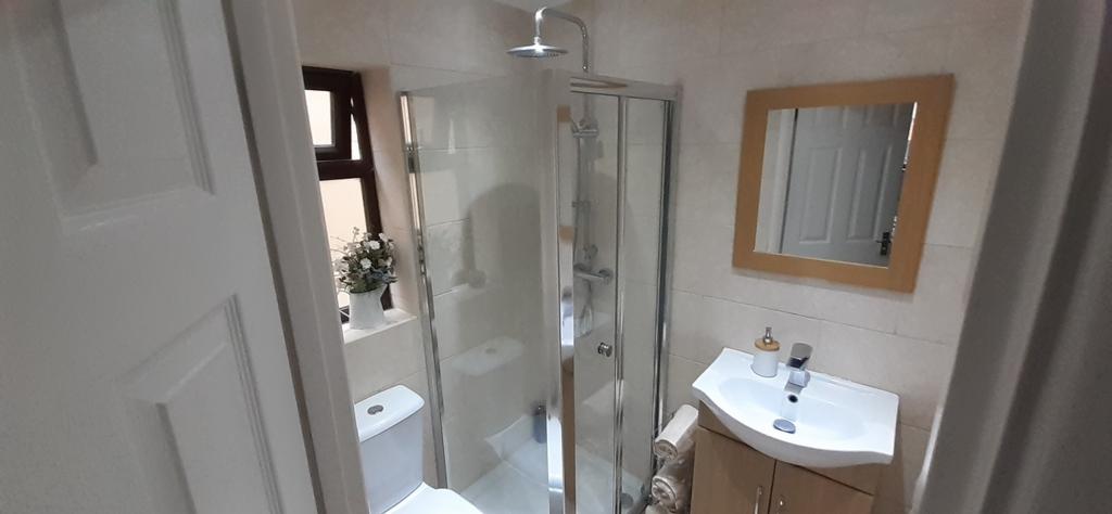 Shower En-Suite