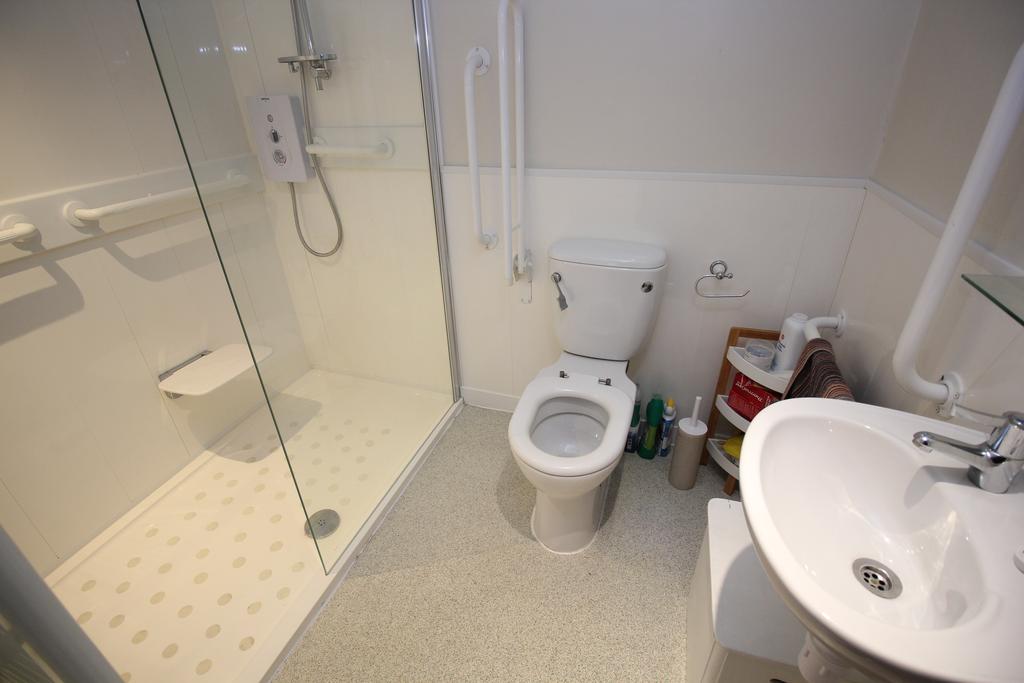 Annexe shower room