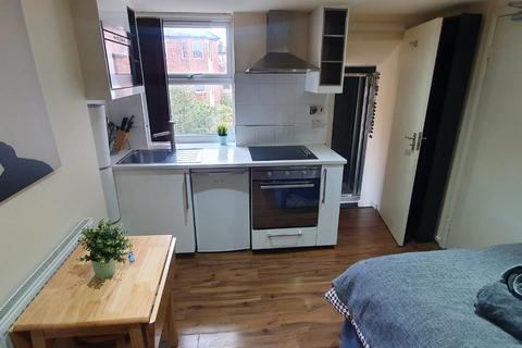 Studio to rent, Balmoral Road, London NW2