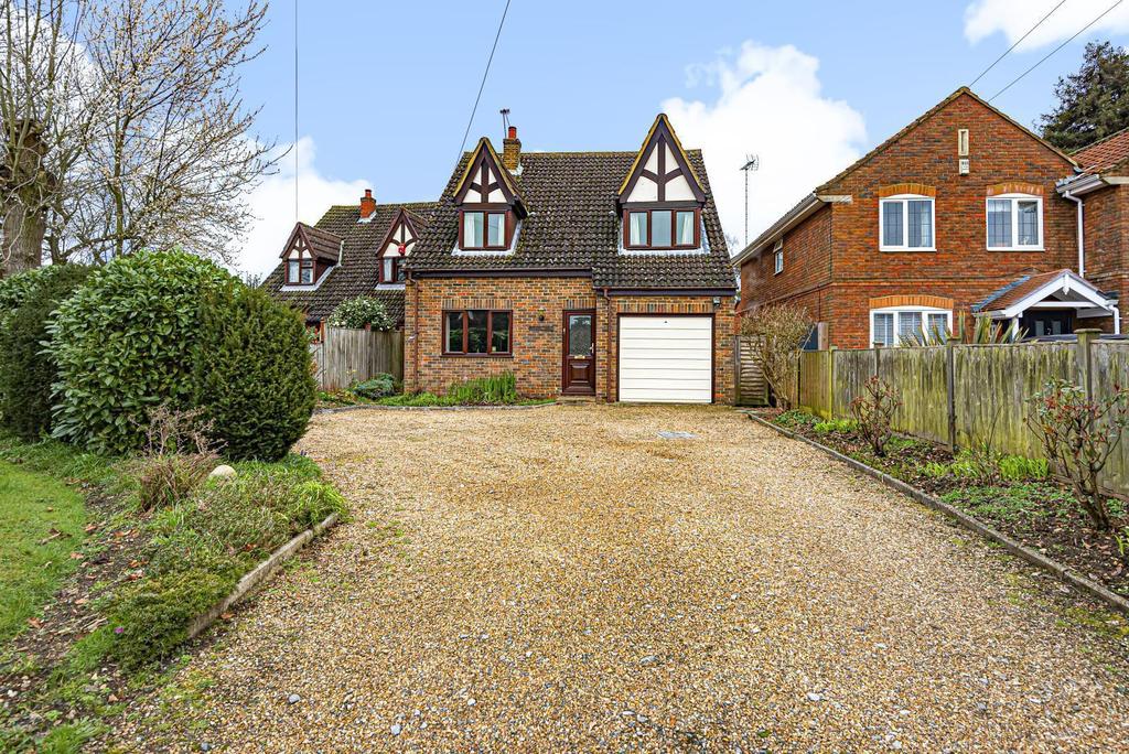 Rosemary Lane, Egham, TW20 3 bed detached house £600,000