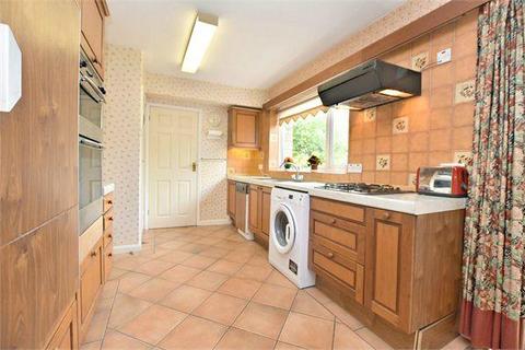 10 Fernhills, Hunton Bridge, Kings Langley, WD4 8PT