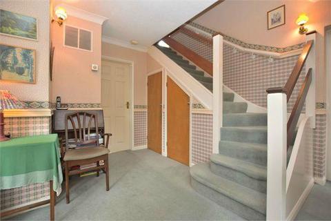 10 Fernhills, Hunton Bridge, Kings Langley, WD4 8PT