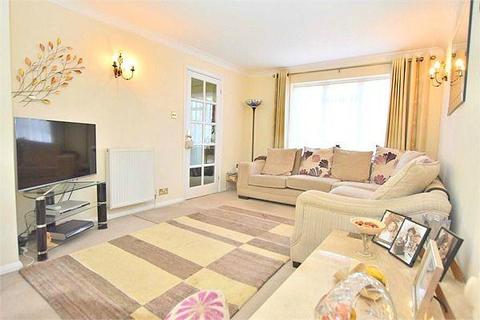 36 Dinmore, Bovingdon, Hemel Hempstead, HP3 0QW
