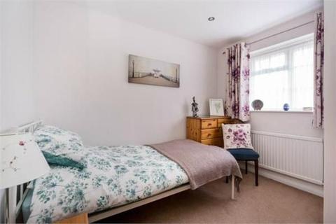 36 Dinmore, Bovingdon, Hemel Hempstead, HP3 0QW