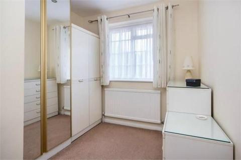 36 Dinmore, Bovingdon, Hemel Hempstead, HP3 0QW