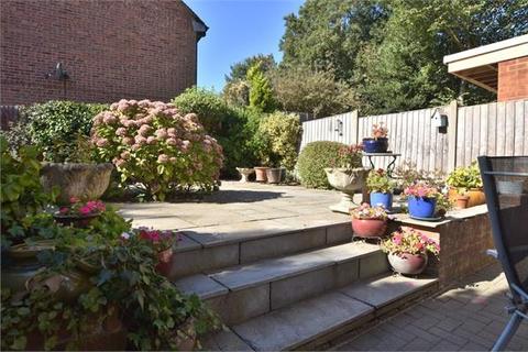 36 Dinmore, Bovingdon, Hemel Hempstead, HP3 0QW